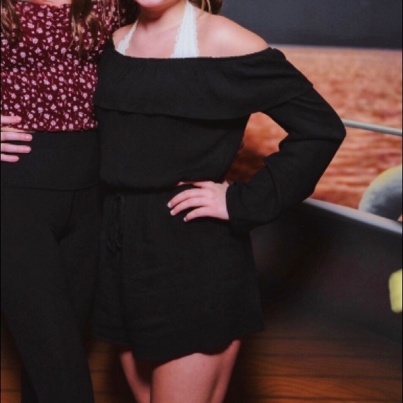 hollister off the shoulder romper - Picture 2 of 5